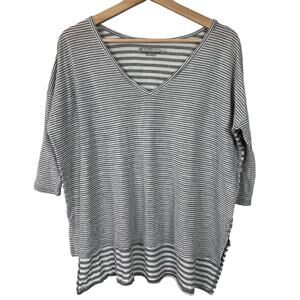 Beyond Yoga Gray and White Striped High Low V-Neck Ballet Sleeve Top Size XS